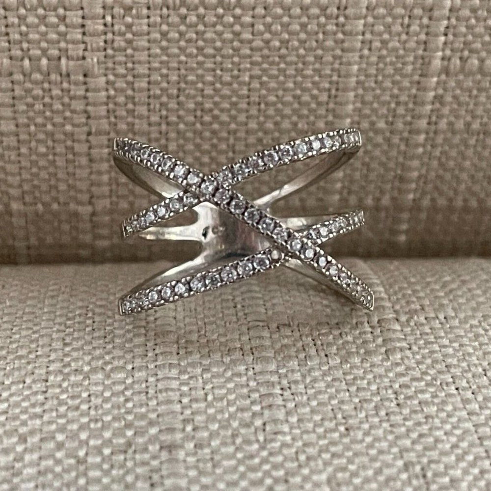 Women Rings Silver Tone Crystal accent Fashion Jewelry Ring Size 8 Unbranded - Picture 3 of 12